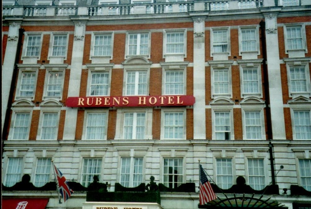London, Buckingham Palace Road, Rubens Hotel - Sept 2002