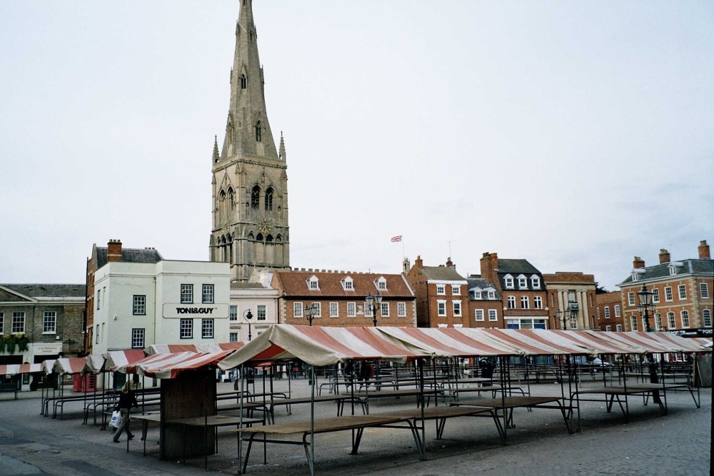 Market Place and St Mary Magdalen Church in Newark-on-Trent - June 2005