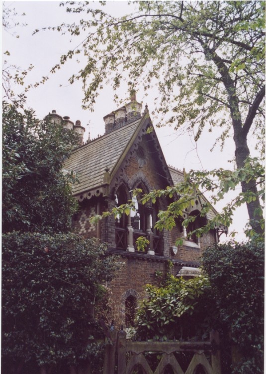 Swainslane Highgate, London. (Picture made 03.05.2004)