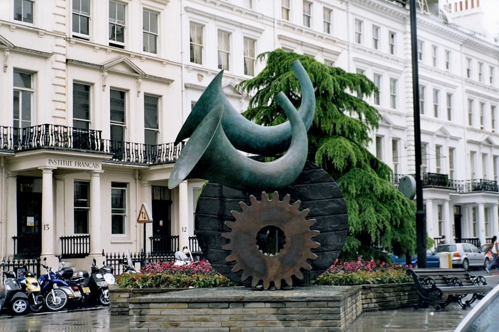 London - Kensington, Cromwell Place, June 2005