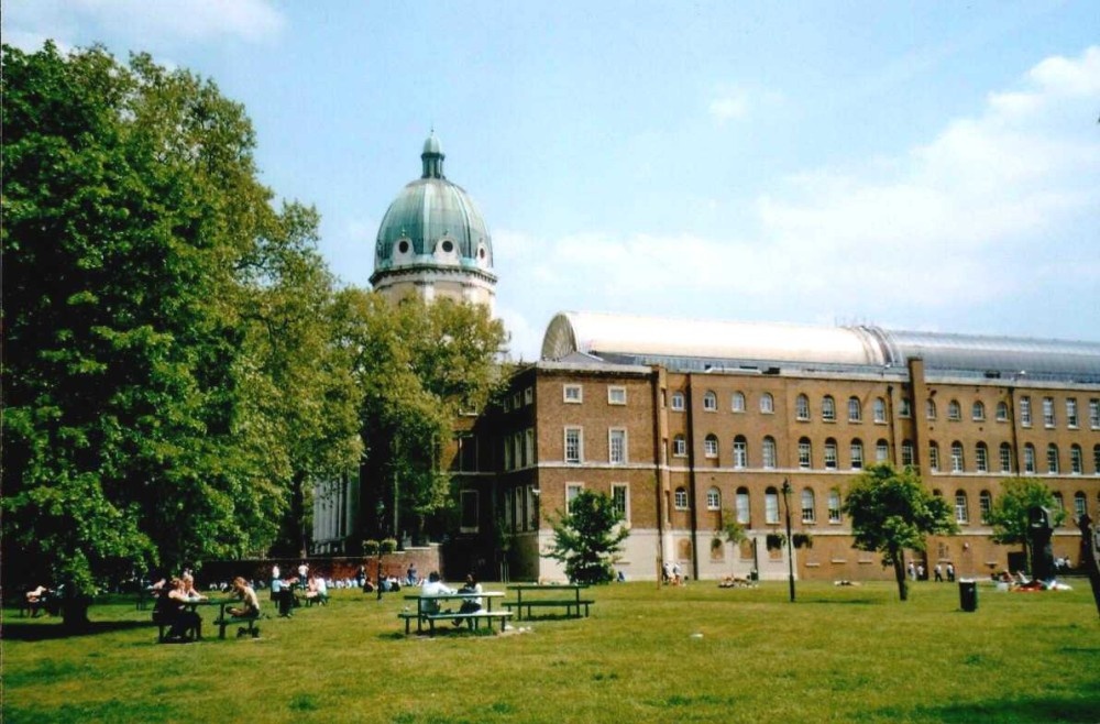 London - Lambeth, Imperial War Museum, May 2004