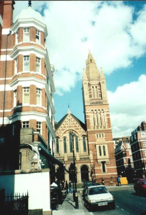 London - a picture of Mayfair, May 2001