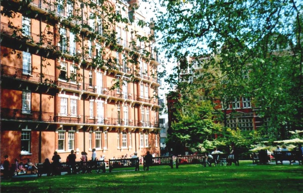 London - Mayfair, St George`s Gardens, May 2004