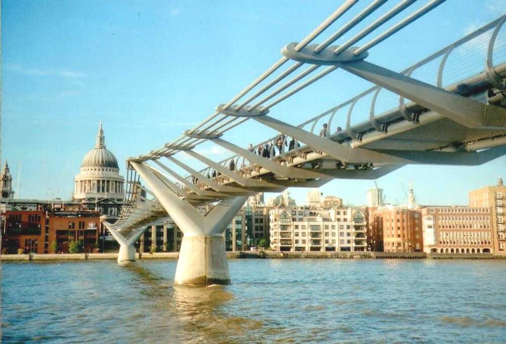 London - Millennium Bridge, Sept 2002
