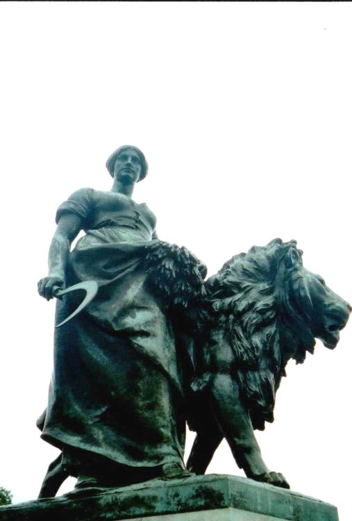 London - Queen Victoria Memorial, Sept 2002