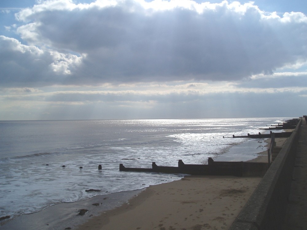 Walton-on-the-Naze, Essex.  The beach on a cold winters day 2005