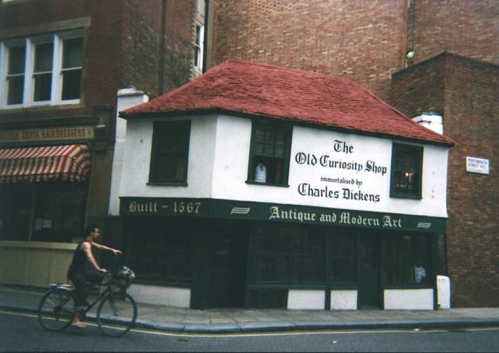 London - The Old Curiosity shop. The oldest shop in central London dating from around 1567 photo by Petra Svobodova