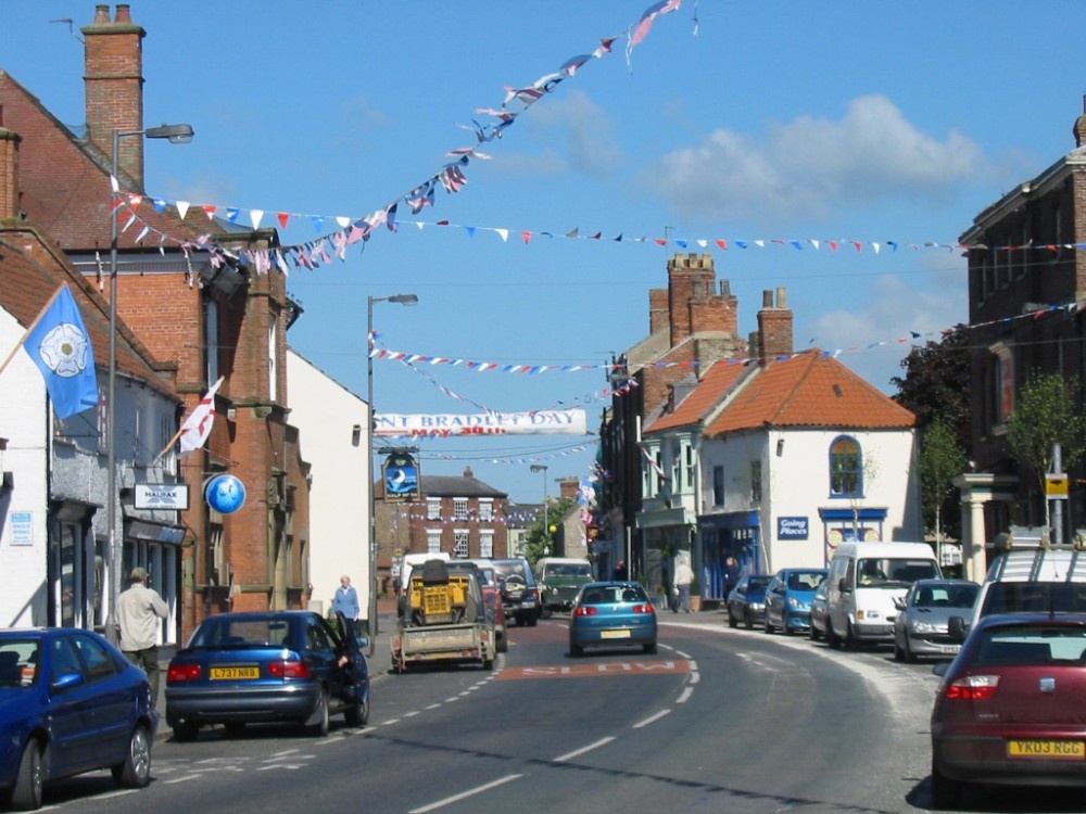 Photograph of Market Weighton High Street, preparing for Giant Bradley Day, 22/05/2004