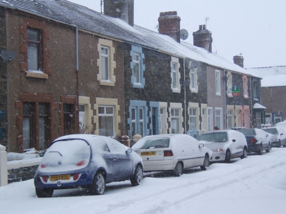 Millom side street in the snow.