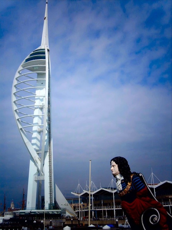 Spinnaker Tower & figurehead at Gunwharf Quays.
Taken: 20th March 2006