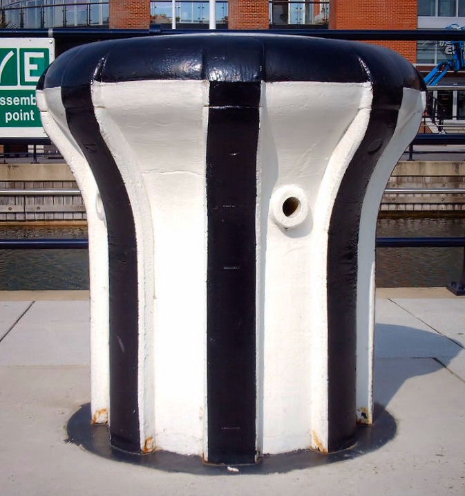 Mooring post at Gunwharf Quays.
Taken: 20th March 2006