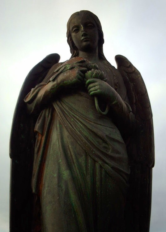 Angel statue near Canoe Lake. Southsea, Hampshire -  - Taken:  17th April 2006