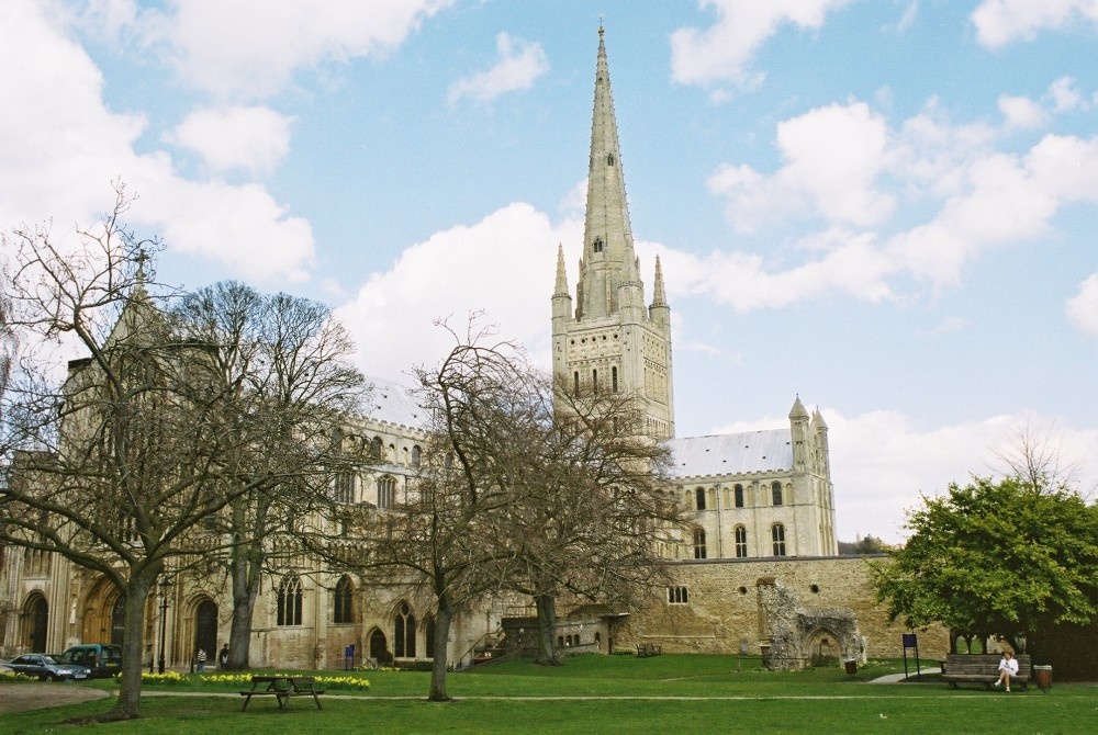 Norwich Cathedral (April 06)