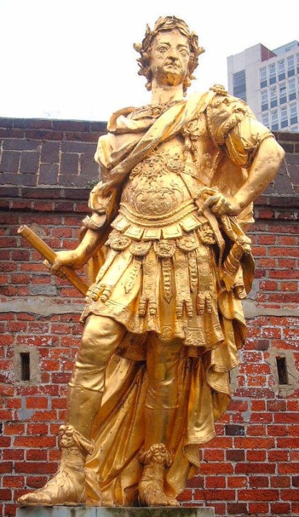 Gold Roman statue at the Historic Dockyard.