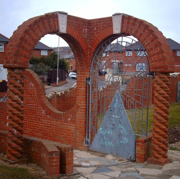Photograph of Wymering Gate, Sevenoaks Road.