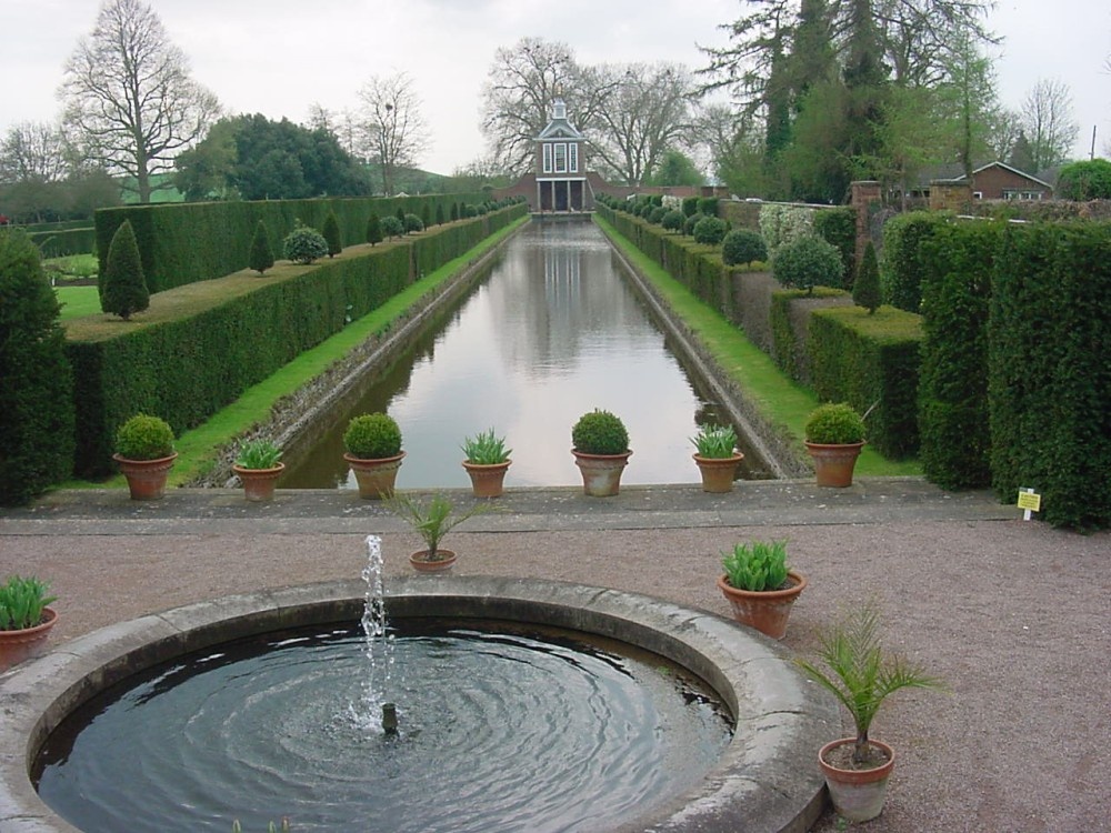 Photograph of Westbury Court Gardens.  A National Trust property in Westbury on Severn, Gloucestershire