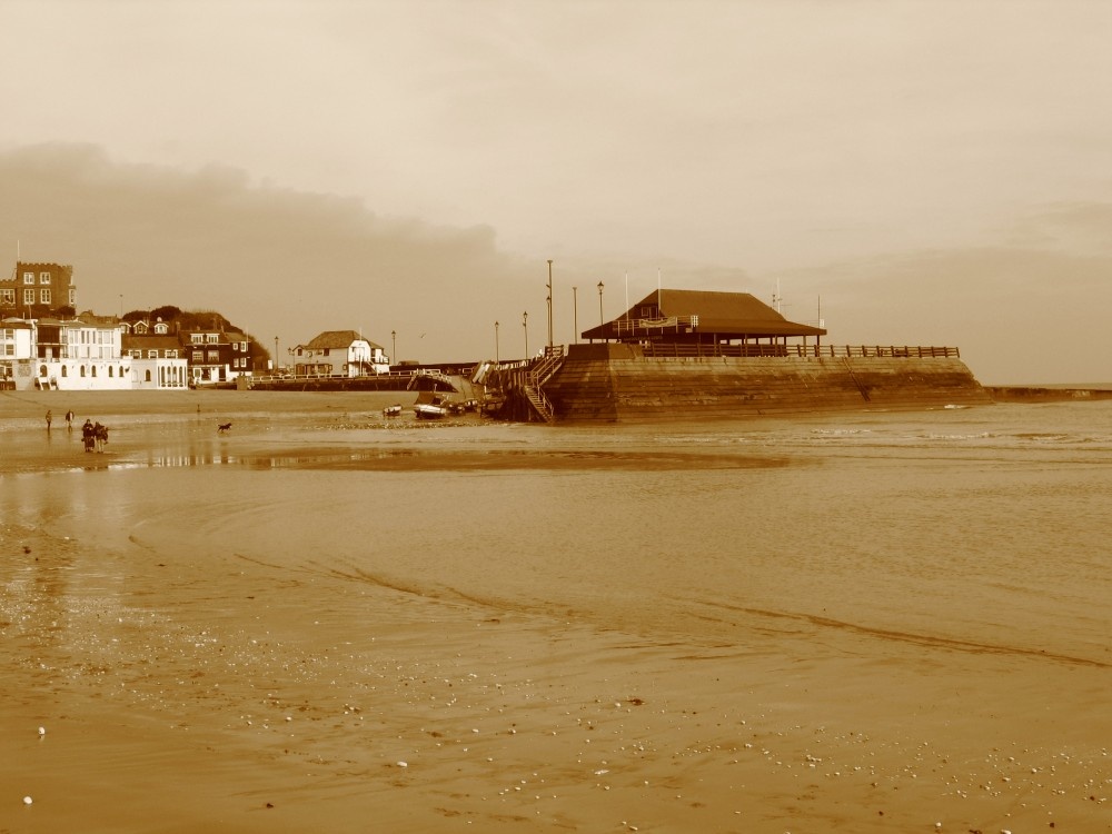 Broadstairs pier from the beach. Broadstairs, Kent