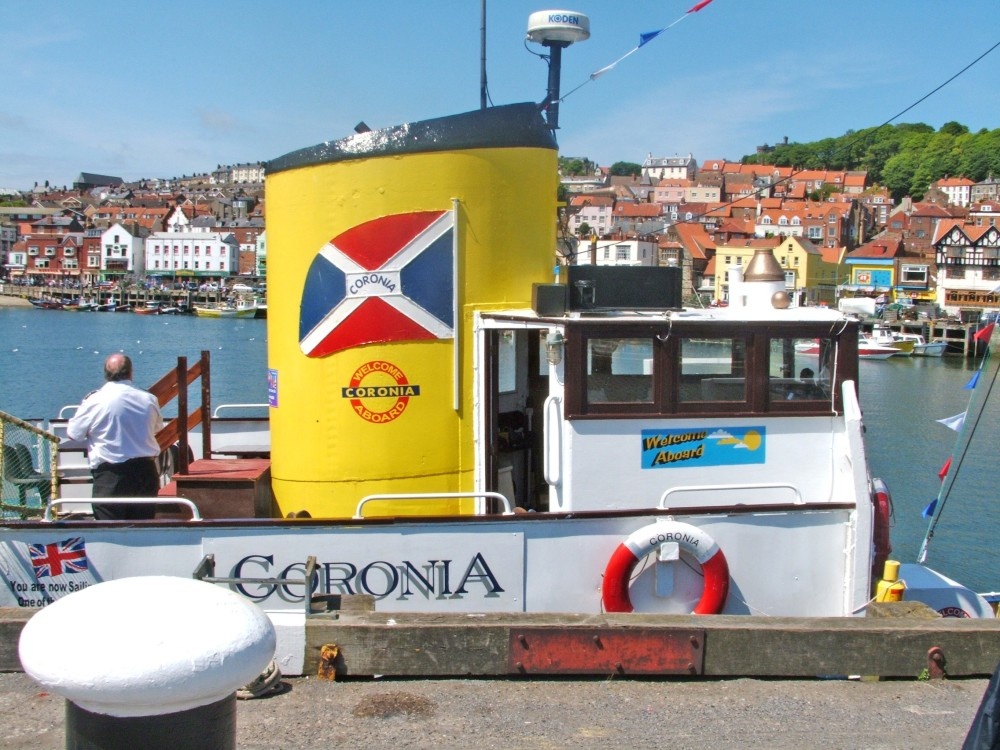 the Coronia tour boat at south bay Scarborough =) (05-06-2006)