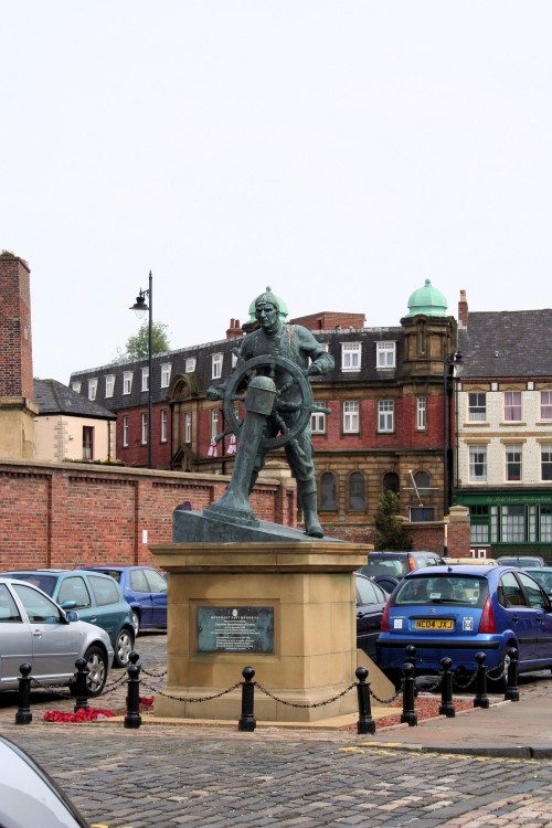 The monument to Seafarers @The Mill Dam, South Shields
