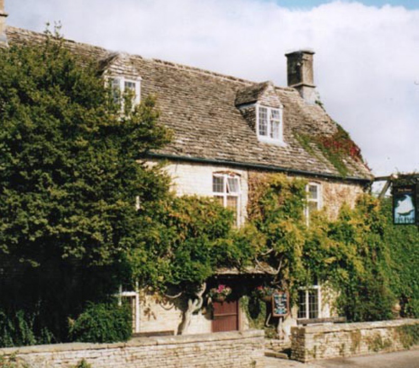 The Swan Inn. Swinbrook
