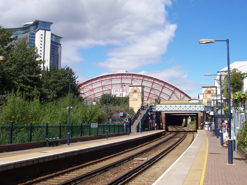 West Brompton Station, Lillie Road