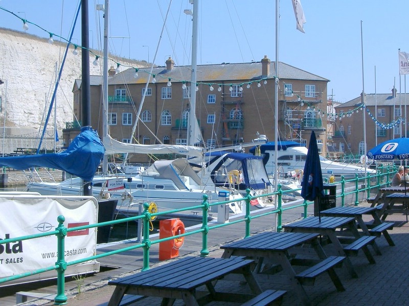 Brighton Marina with plenty of nearby shops & big cinama complex