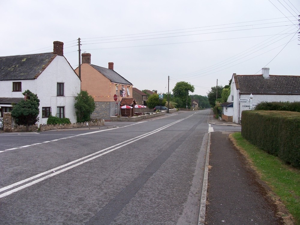 FIVE DIALS INN, HORTON, LOOKING DOWN HANNING ROAD 14.6.06
Somerset