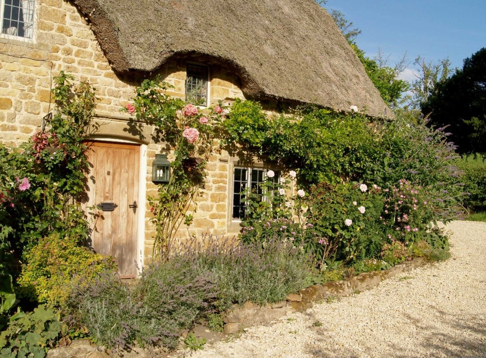 Perfect thatched cottage at the village of Great Tew, Oxon.