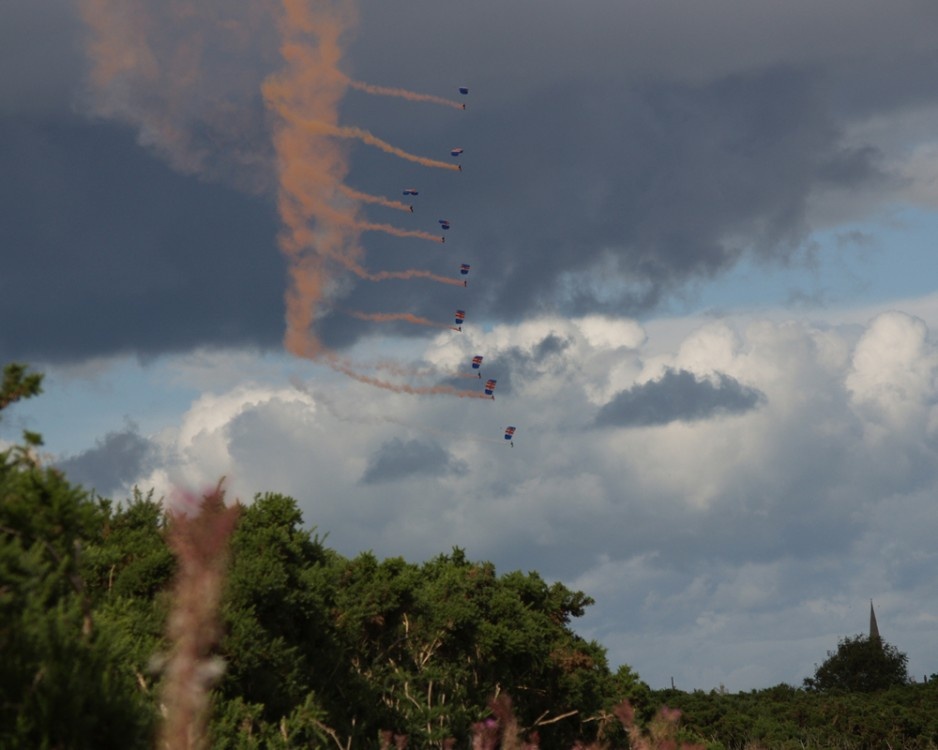 Parachute display, Silloth carnival, Cumbria 2006
