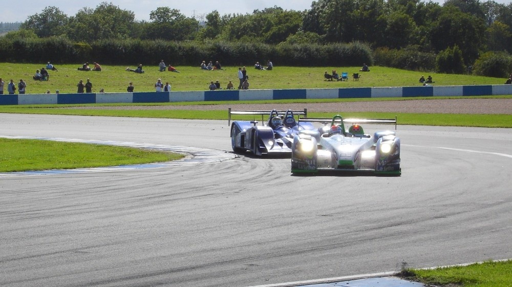 Photograph of Le Mans Series racers at the Melbourne Hairpin, Donington Park Circuit, Derbyshire