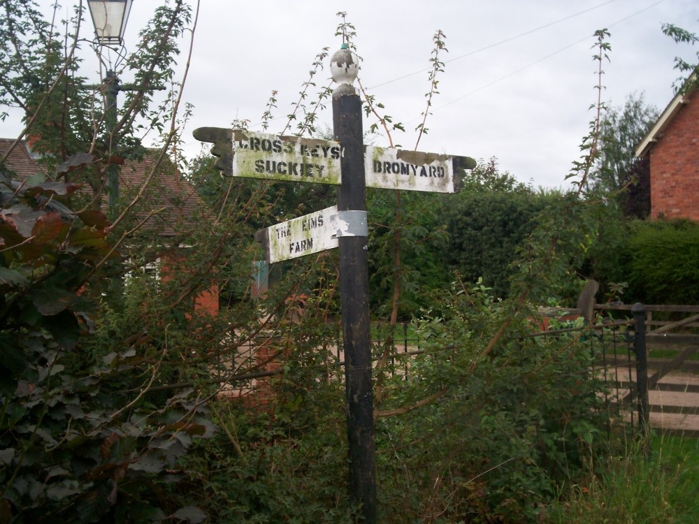 Photograph of Intriguing little fingerpost outside a farm on a country road near Bromyard, Herefordshire