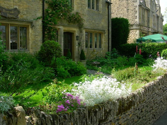 Garden in Bourton-on-the-Water next to the canal.
June 2006
