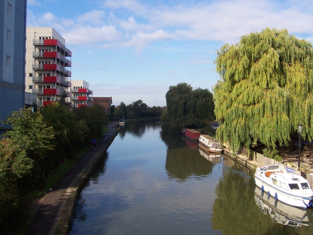 Grand Union Canal, Alperton