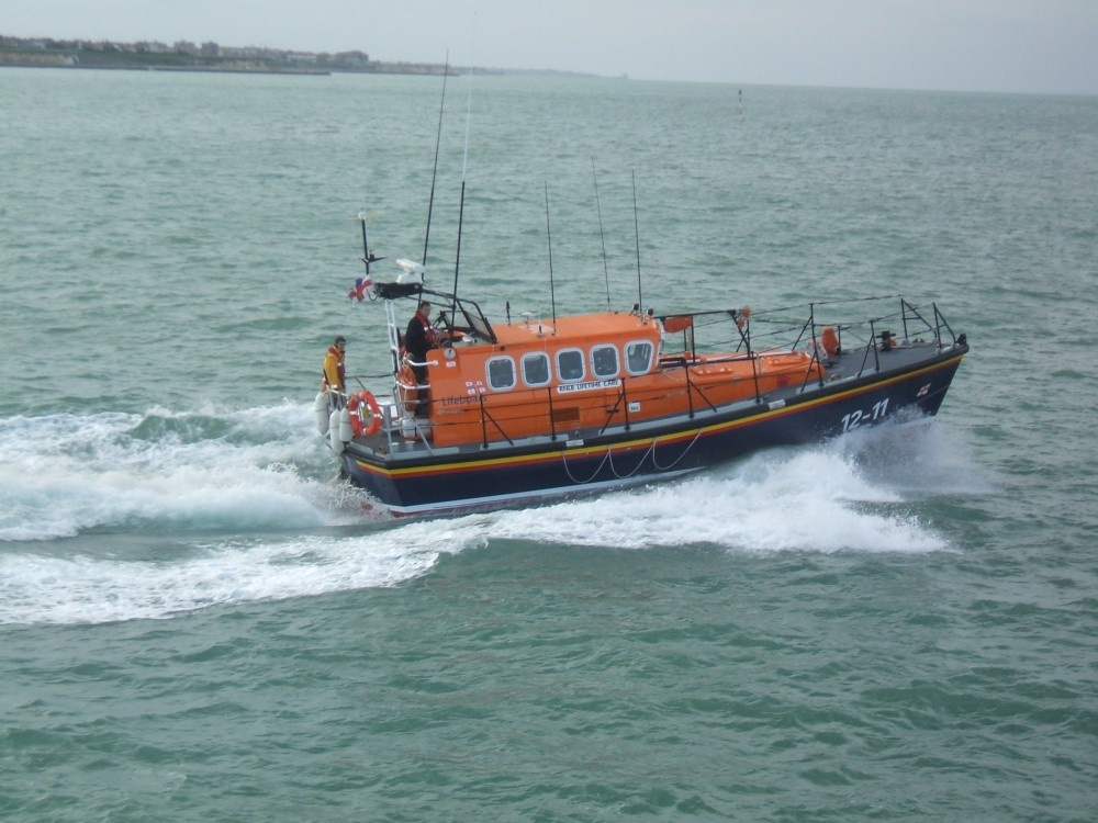 Photograph of Margate lifeboat returning with supplies from Ramsgate.