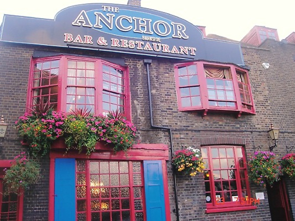 Th Anchor Pub, South Bank, near Shakespeare's Globe Theatre. September afternoon 2006. photo by Sarah Braim