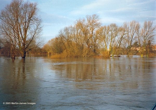 Floods at Shrewsbury (Shropshire). View towards the water meadows below Frankwell