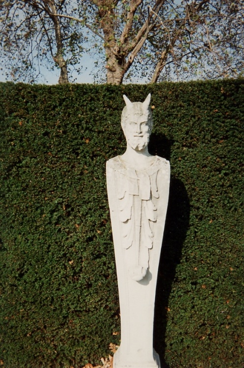 Kew Palace statue - London,1990