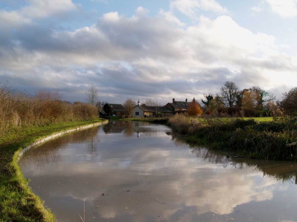 The Oxford Canal at Nell Bridge Lock, near Aynho.