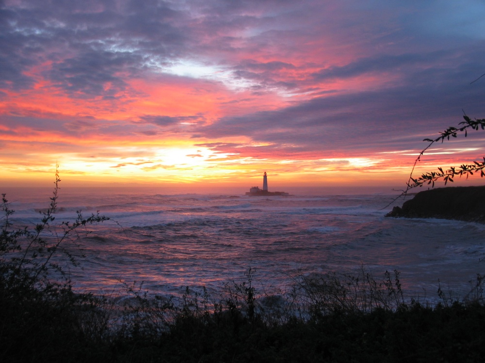 Photo of St Marys Island from Old Hartley, Seaton Sluice, Northumberland, 27th October 2006.