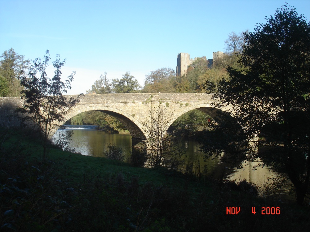 Dinham Bridge across River Teme, with Castle in background, Ludlow, Shropshire.