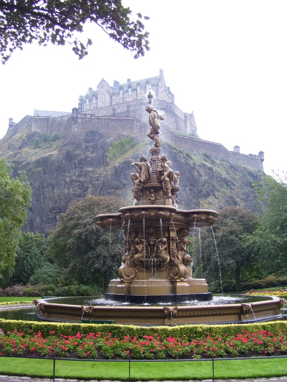The Castle from Princes Street Gardens, Edinburgh, Midlothian, Scotland.