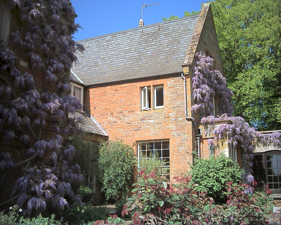 Photograph of Coton Manor, Northamptonshire