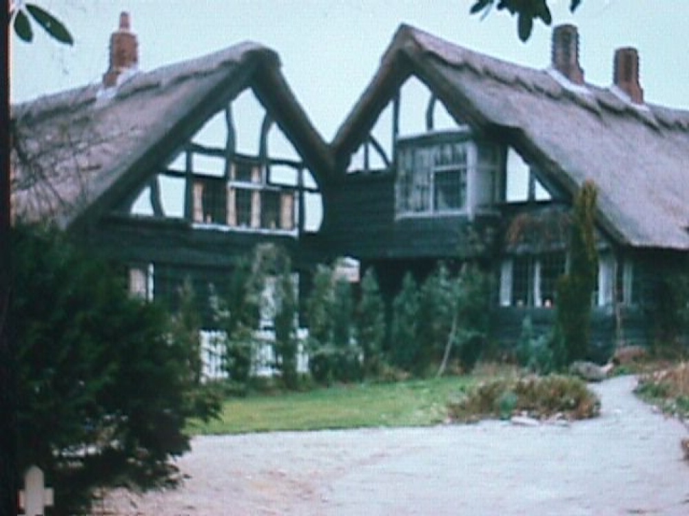 Thatch at Kingsbury (architect Trowbridge), Greater London