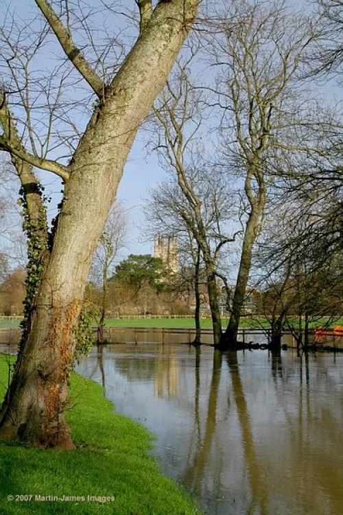 Oxford - Magdalen Tower and River Cherwell from Christchurch Meadow.