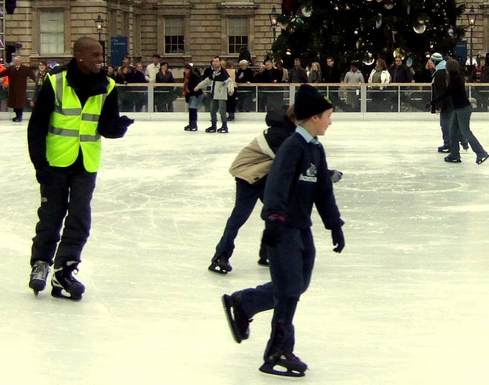 Greater London. Getting the slow leavers off the ice, Somerset House, Christmas 2006 photo by Dave Latham