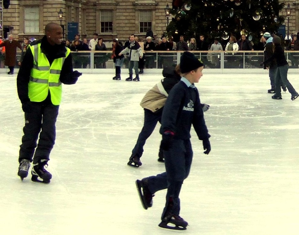 Greater London. Getting the slow leavers off the ice, Somerset House, Christmas 2006