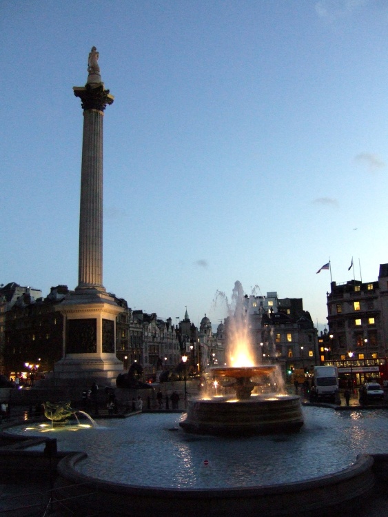 Greater London. Trafalgar Square, Waiting for the lighting of the Norwegian Christmas Tree.