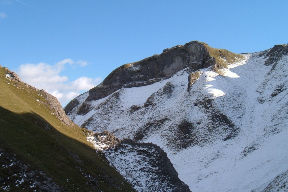 Wynetts Pass in winter, near Castleton, Derbyshire.