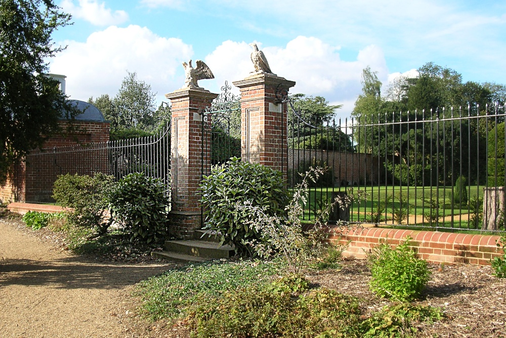 Entrance to Bridge End Gardens, Saffron Walden, Essex. photo by Gwen Edwards   ©