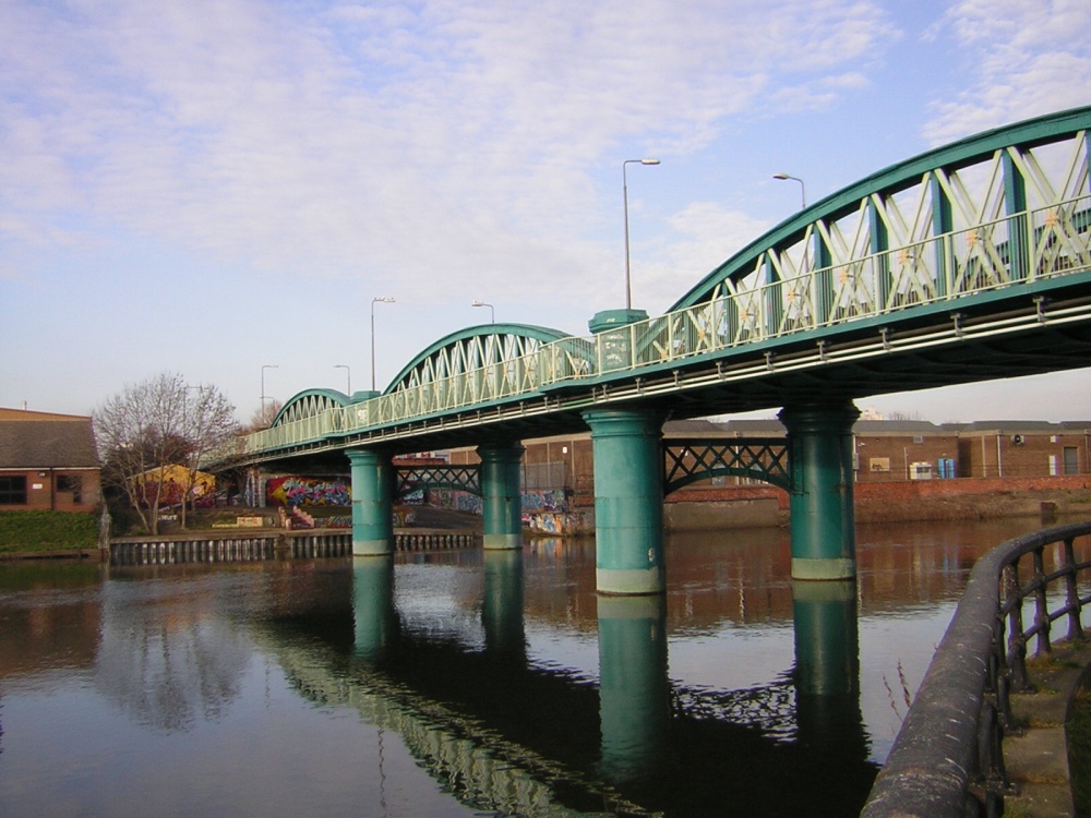 Ladybay Bridge on the River Trent, Nottingham, taken 01/02/2007.